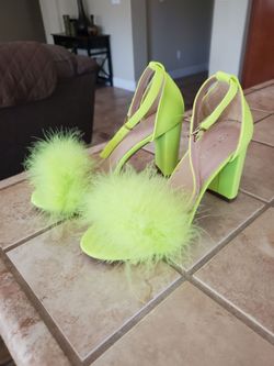 Shoes Women's Size 8 ( NEW)