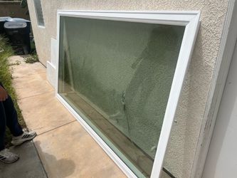 Vinyl window 93 1/4 x 53 3/4 stucco Fin