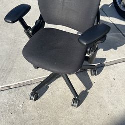 Steel case Leap V1 Ergonomic Office Chair - Hydraulic function not working