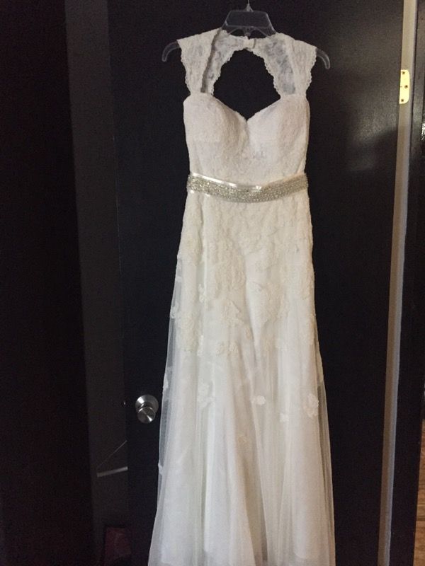 Lace keyhole back Wedding Dress 2