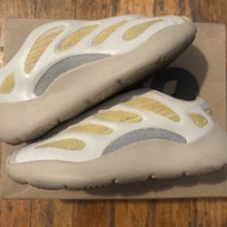 Yeezy 700 V3