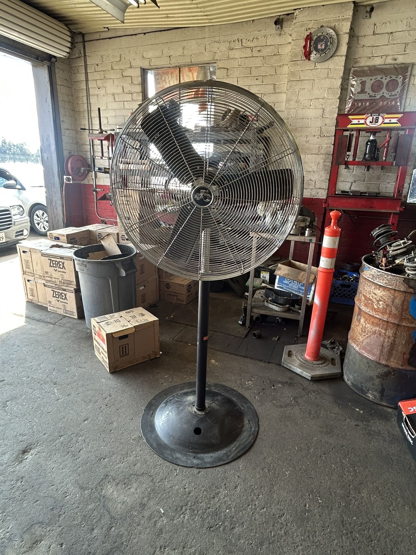 Big Shop Fan In Farmersville 