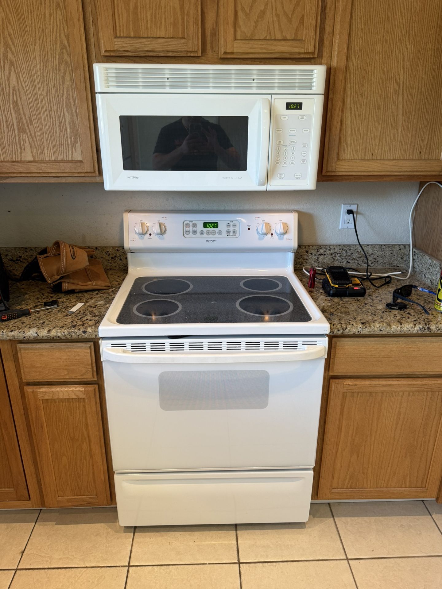 Hotpoint Stove, Microwave, and Dishwasher Appliance Set
