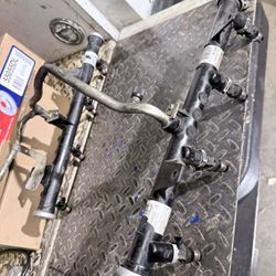 2006 Chevy Fuel Rails And Injectors In Good shape 20$ 