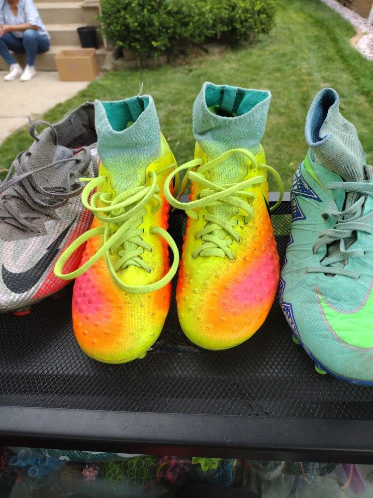 Soccer Shoes Nike Magista Size 5