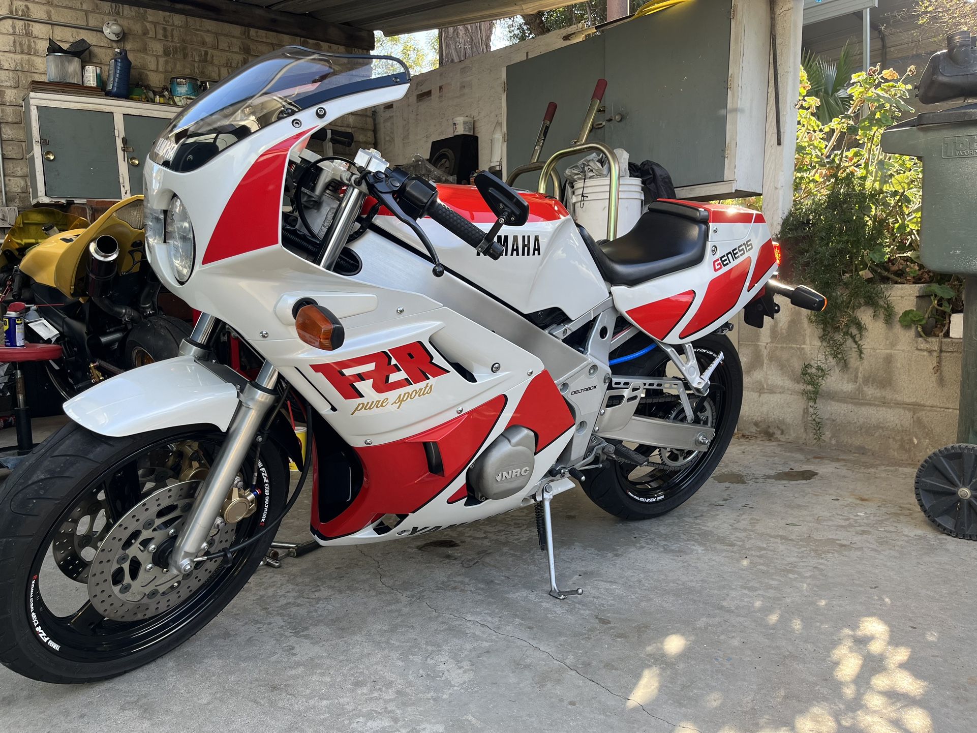 1989 Yamaha FZR 400 Pure Sport