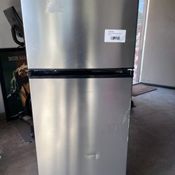 Vissani 7.1 cu. ft Top Freezer Refrigerator Stainless Steel