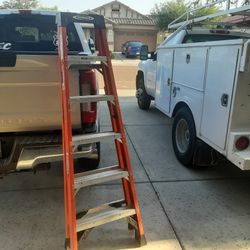 Perfect Condition Werner 6' 300 Lbs Ladder 