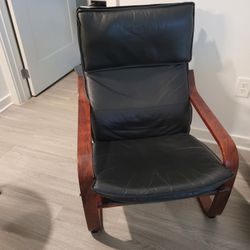Mid-Century Style Lounge Chair – Bentwood Frame & Black Leather
