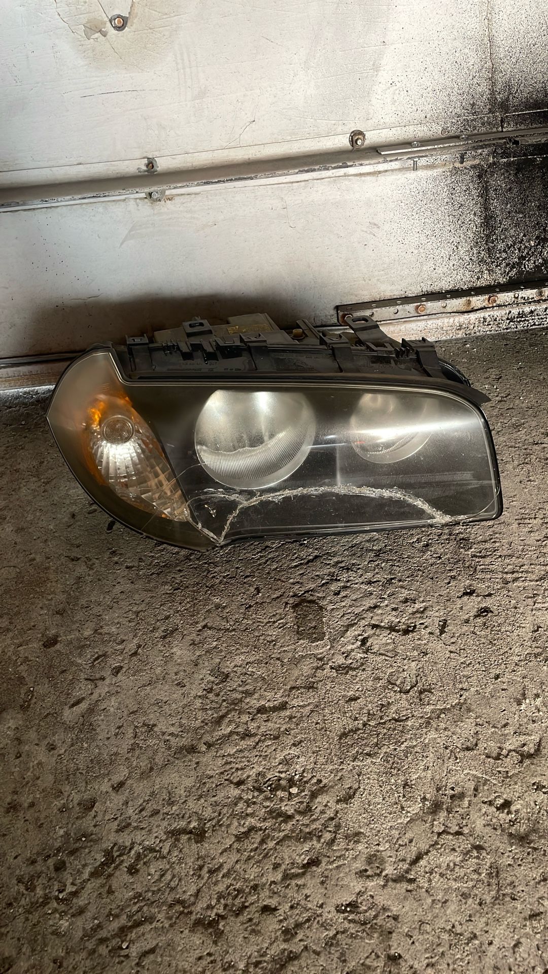 2005 BMW X3 Headlight