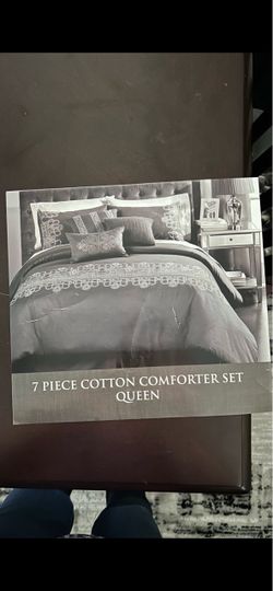 6-piece comforter set.  Includes comforter and matching accessories. Missing 1 deco pillow.