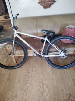 GT performance 29inBMX/Dirt Jump Bike Silver