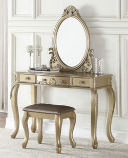 Vanity Set W/Stool