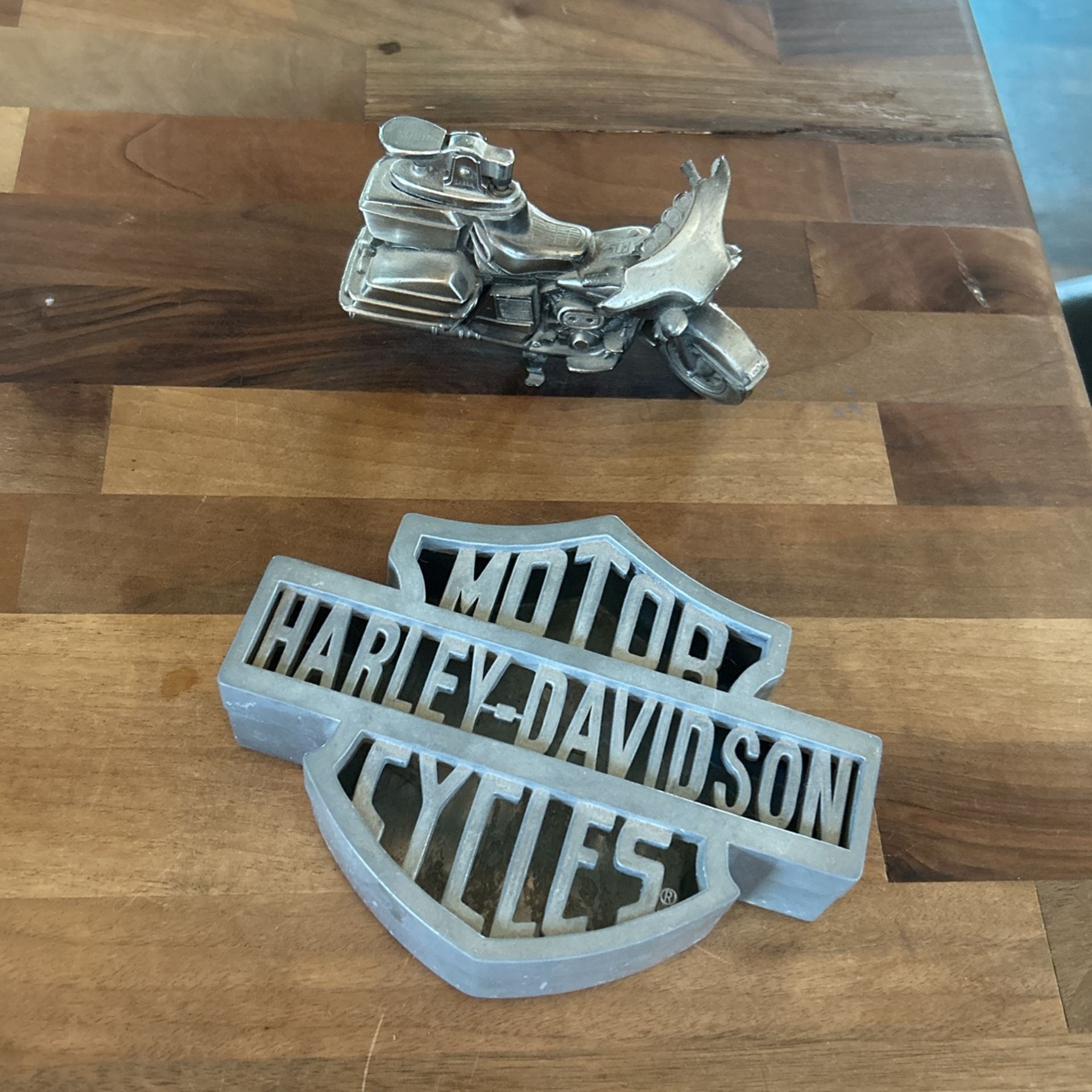 Harley Davidson Lighter And Metal Logo Box