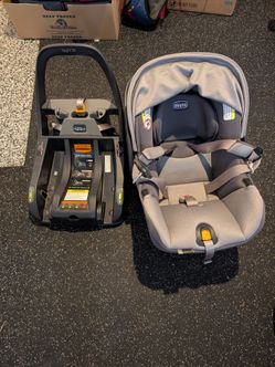 Chicco KeyFit 35 with base