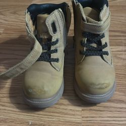 Toddler Tucker Boots Classic Wheat Color Size 10