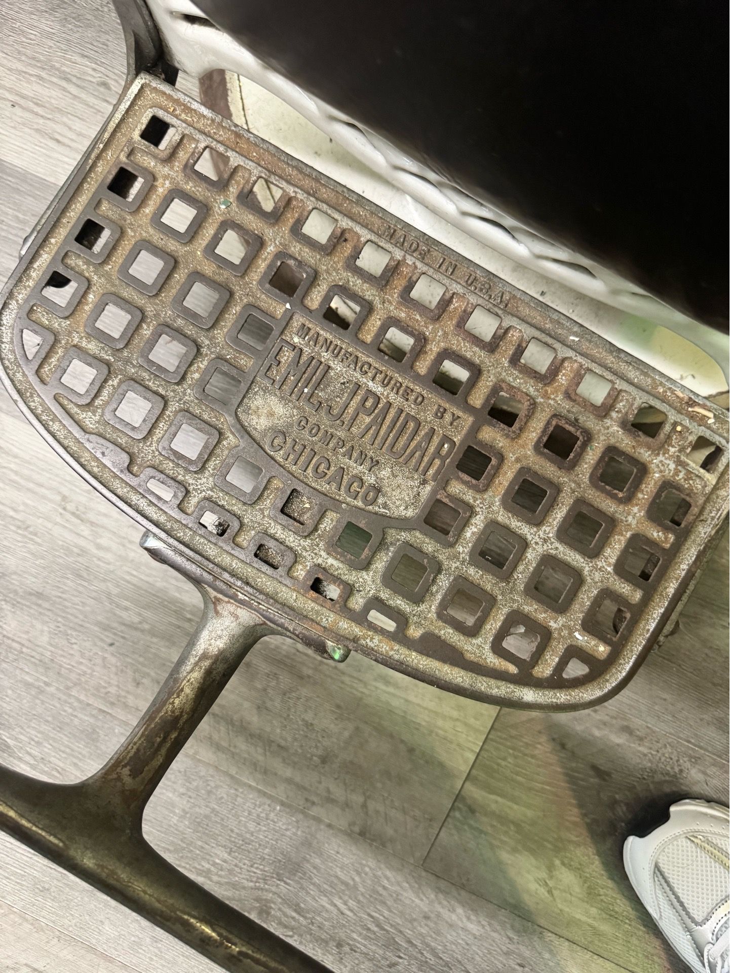 Working Emil J paidar barber chair