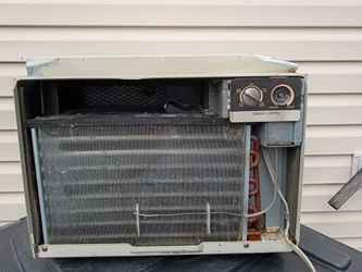 Carrier 5000 BTU Window unit WORKS GREAT fair condition but it blows ICE FRIGID freezing cold and quiet