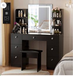 43" Vanity Desk With LED Lighted Mirror And Power Outlet, Makeup Vanity Table Wi