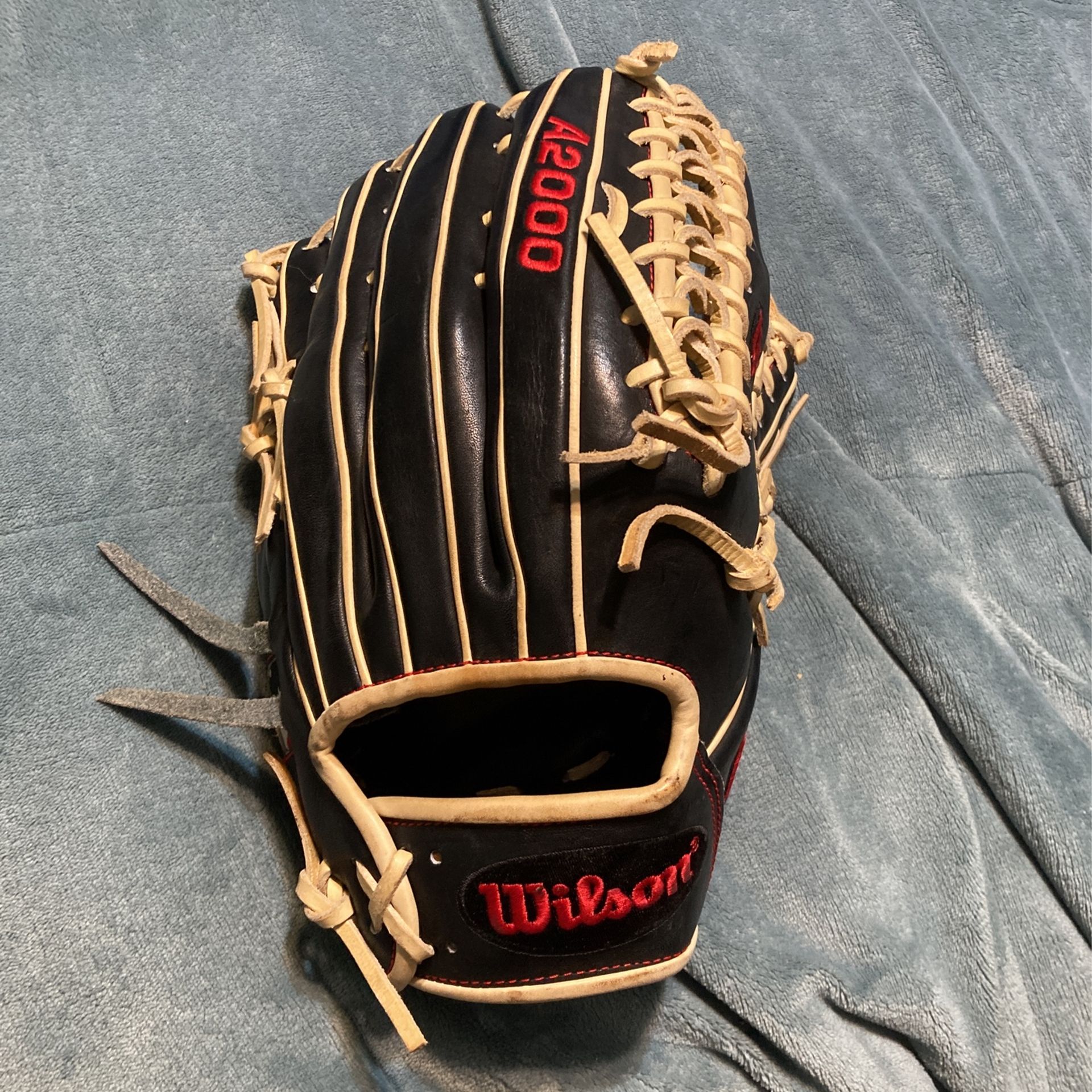 Wilson A2000 Outfielders Glove 12.75 