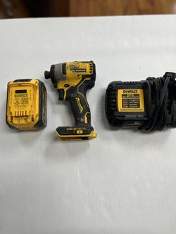DEWALT DCF809 COMPACT IMPACT DRIVER, BATTERY AND CHARGER INCLUDED, HEAVY USE