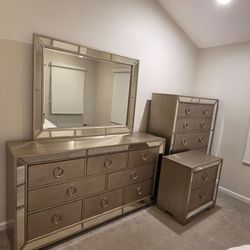 Bedroom Furniture Set