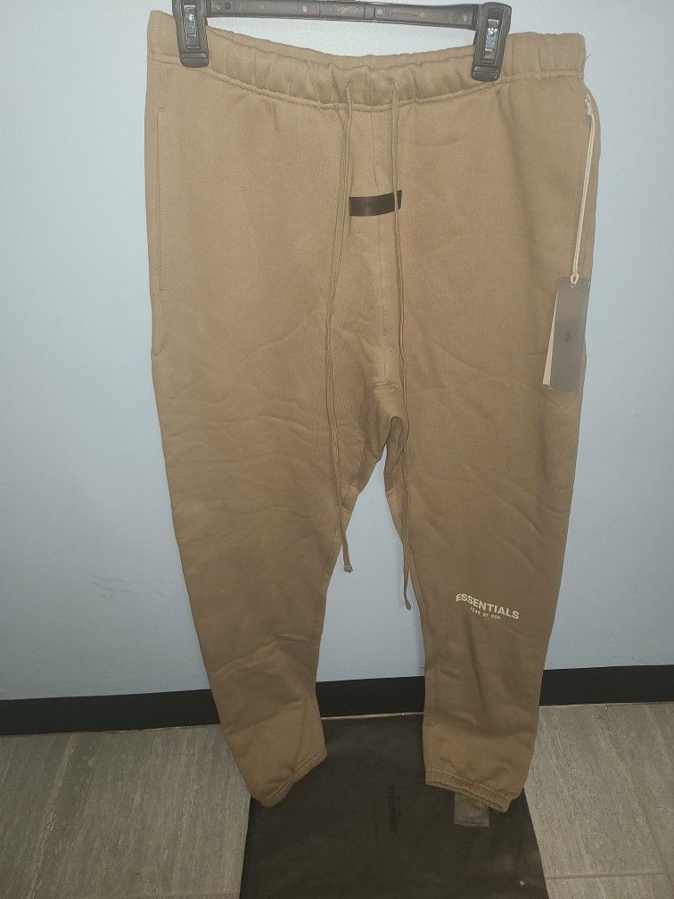 ESSENTIAL SWEATPANT