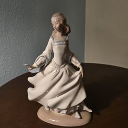 Lladro Porcelain Figurine