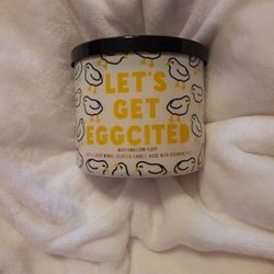 BATH & BODY WORKS 3 WICK CANDLE LET'S GET EGGCITED MARSHMALLOW FLUFF