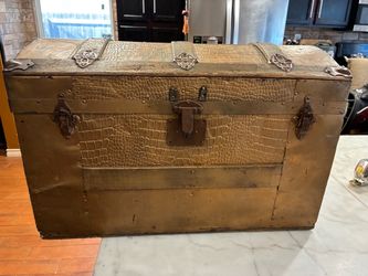 Vtg Antique Wooden Dome Top Steamer Trunk Victorian Style