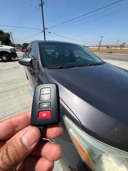 Car Keys N Remotes/ Llaves Con Control