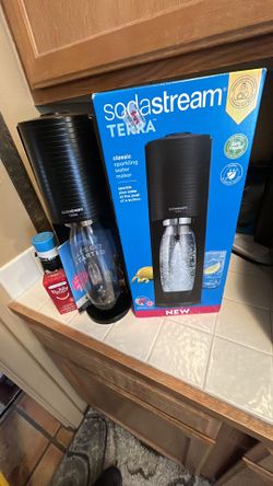 Soda Stream Sparkling Water Maker