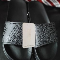 Reebok  Men's  Slide Size  11 