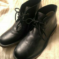 UGG MENS LEATHER  SHOES SIZE 10