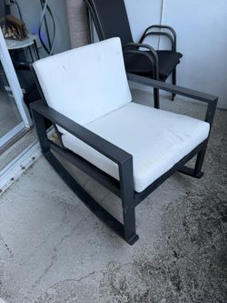 Modern Outdoor Lounge Chair with Cushions