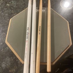 Drum Practice Pad With Drumsticks 