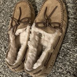 UGG Moccasin Dakota Womens Size 6 Chestnut