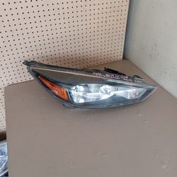 15 To 18 Headlight Ford Focus ( Oem) Passenger