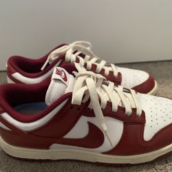 Nike Dunk Low - Vintage Red