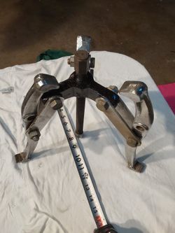Heavy Duty Gear Puller $45 Used Very Little