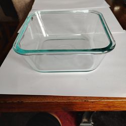 Pyrex square serving dish 6.5" by 6.5"
