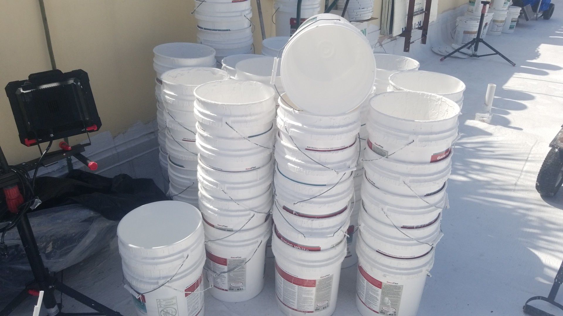 70--- 5 gallon buckets With lids...FREE!!!!