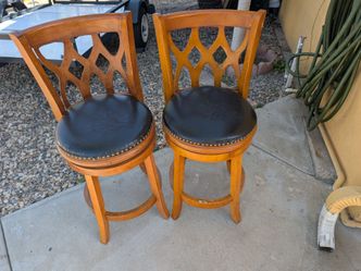 Oak stool 2. At the wood almost brand new. A little bit of cracks on the leather, but they're in good condition