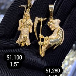 10K 1.5” Natural Diamonds Muerte Pendant 