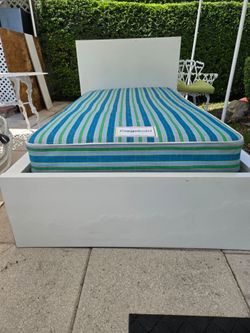 Twin bed