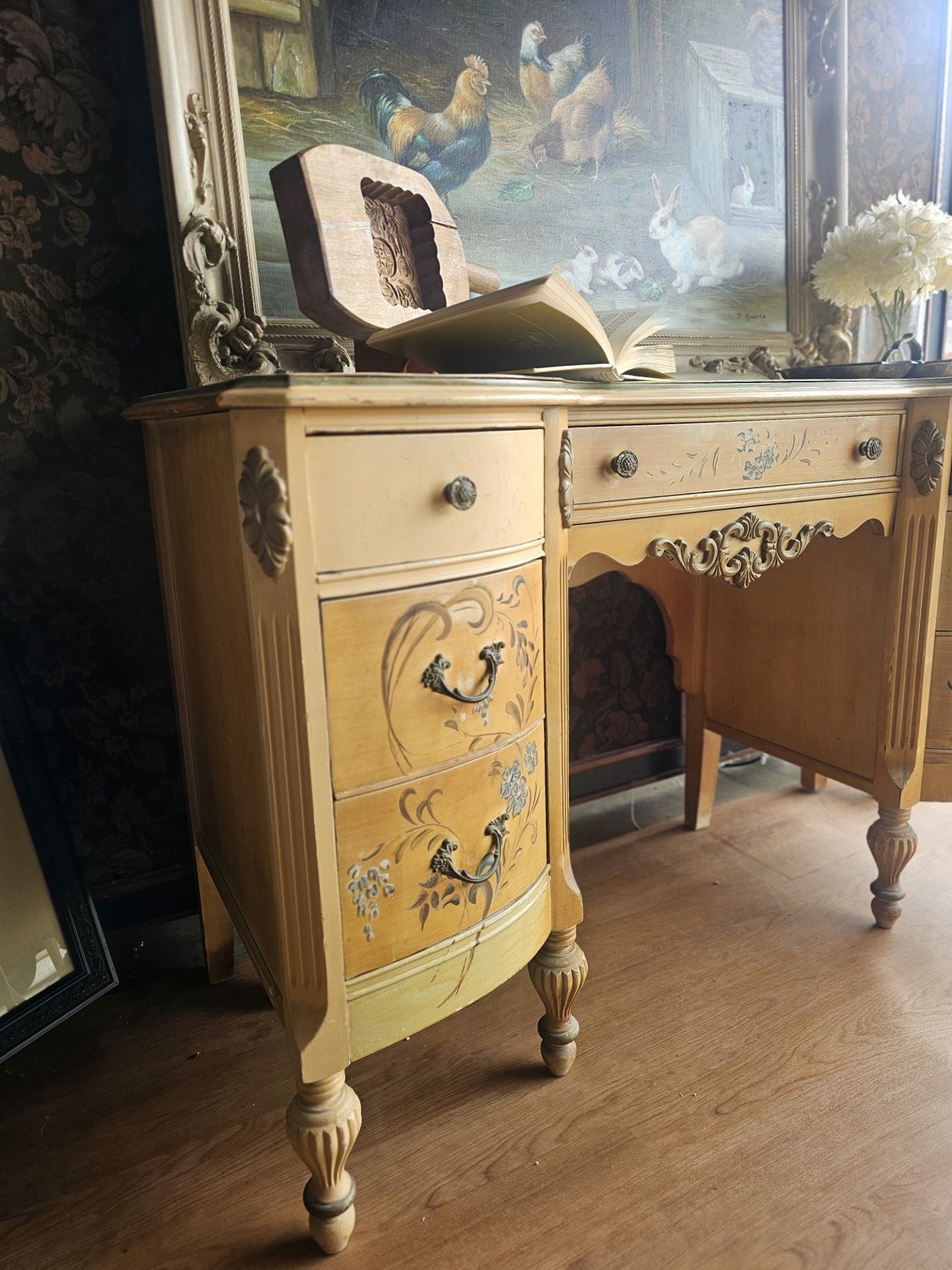 Vintage French Vanity Dressing Table / Writing Desk for Sale in Garden