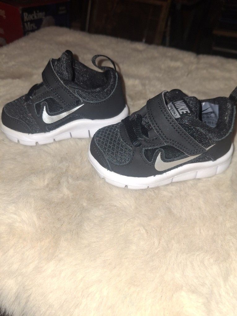 New Toddlers Size 3.C Nike
