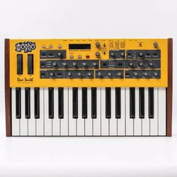 Dave Smith Mopho Synth