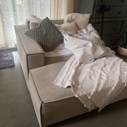 Chaise Lounge / Oversized 