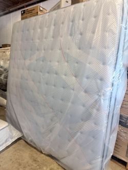 🔥 CLEARANCE 🔥 KING MATTRESS SEALY POSTURPEDIC PLUS PILLOWTOP 🔥